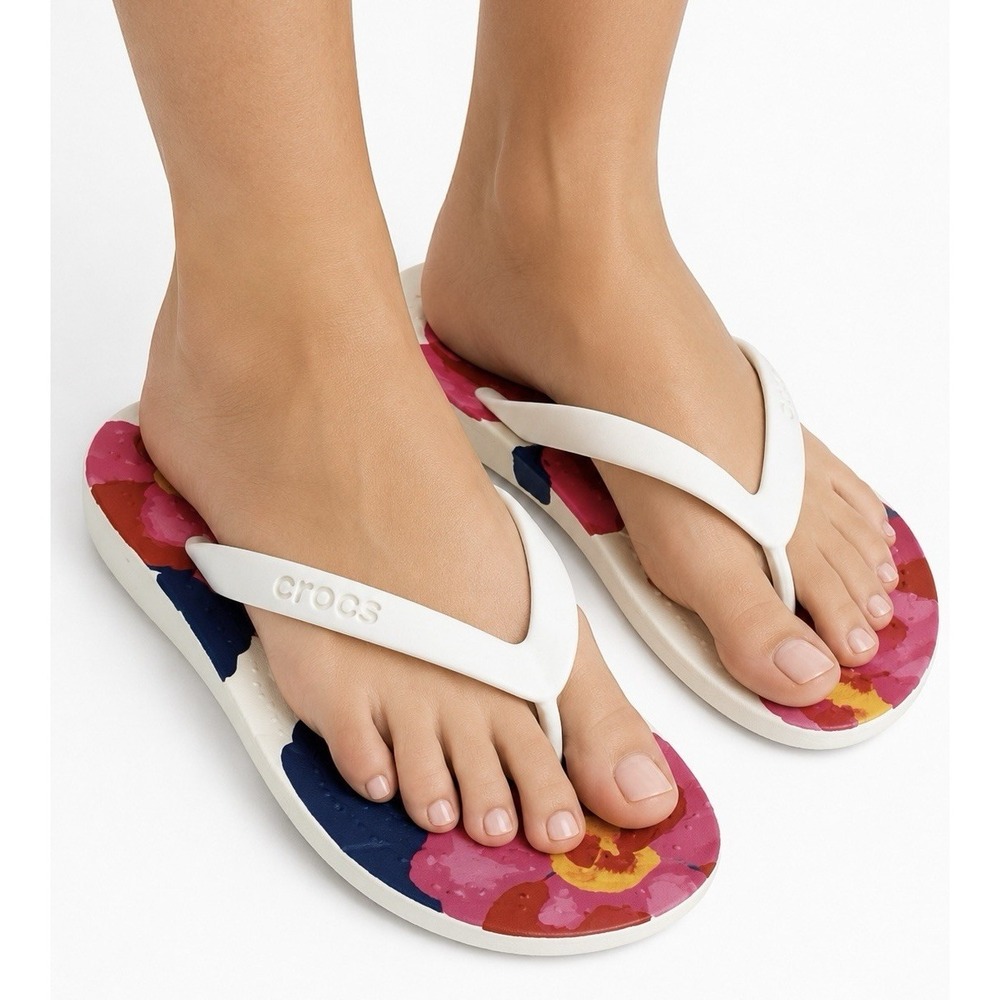 Crocs White Floral Lightweight Rubber Flip Flops Thongs Womens Sandals Size 6 - Picture 2 of 8
